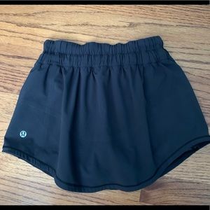 Lululemon black skirt